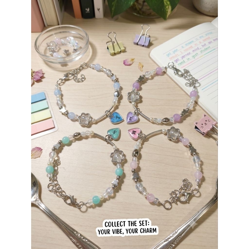 📿กำไลข้อมือมินิมอลน่ารัก ใส่จี้อักษรทักแชทเท่านั้น💖