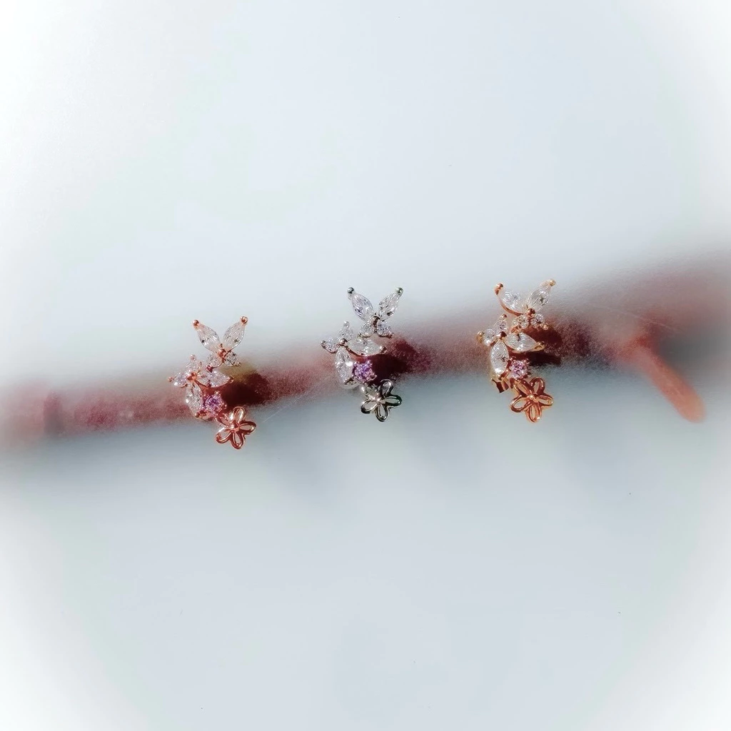 More Than Piercing: MP38 Lily Butterfly *waterproof* จิวหู/ต่างหู