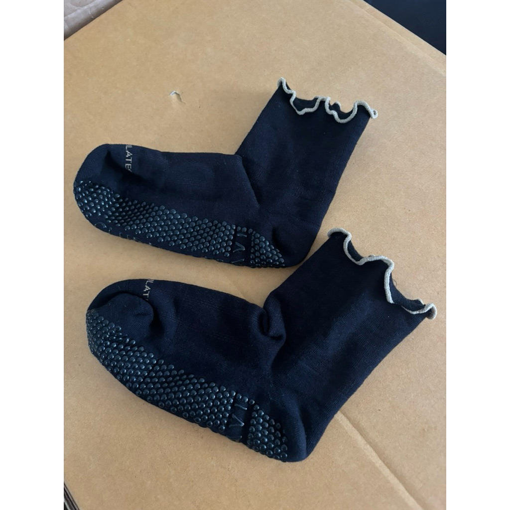 S36-38.5⚠️no tag club pilates black crew socks