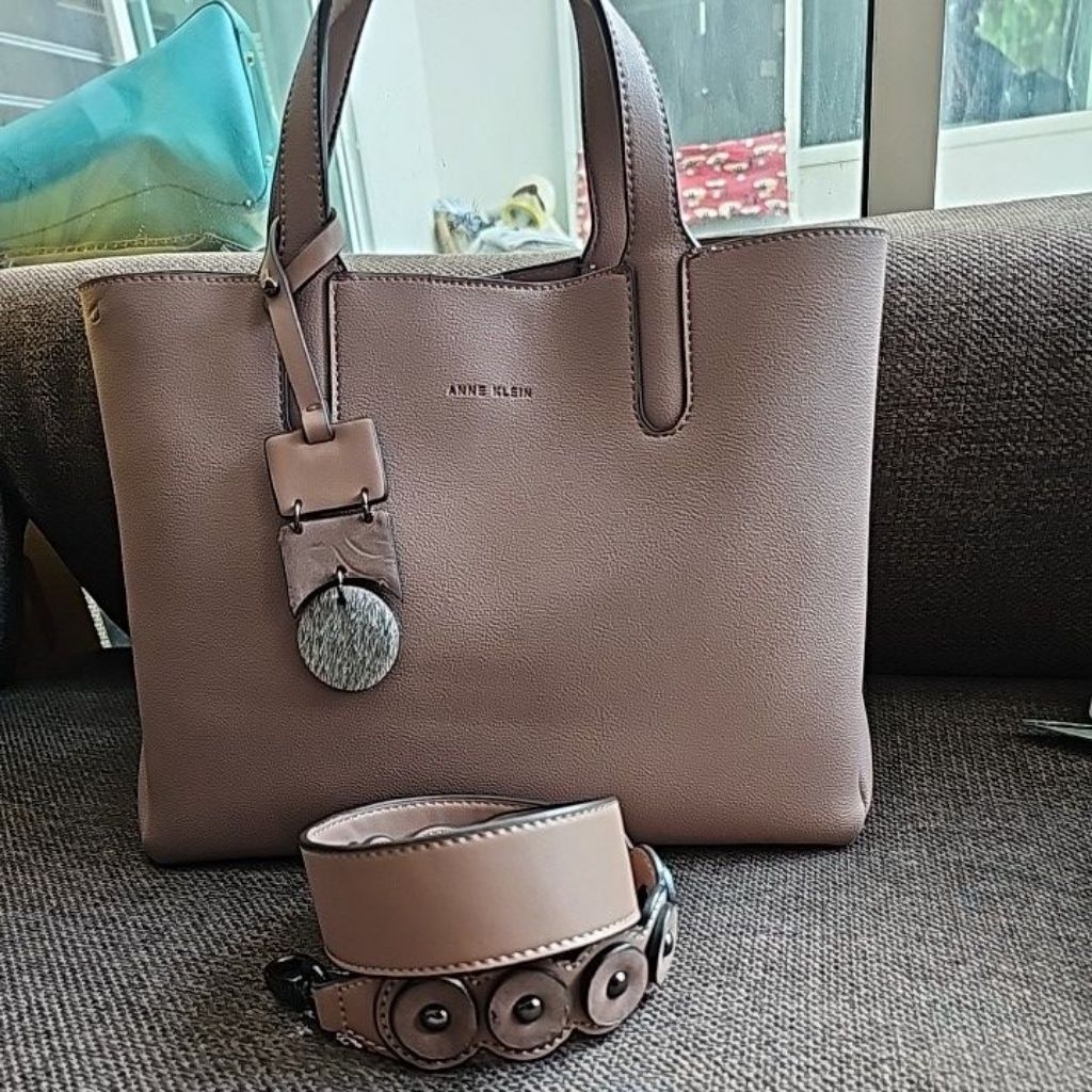 กระเป๋าสะพาย Anne_Klein