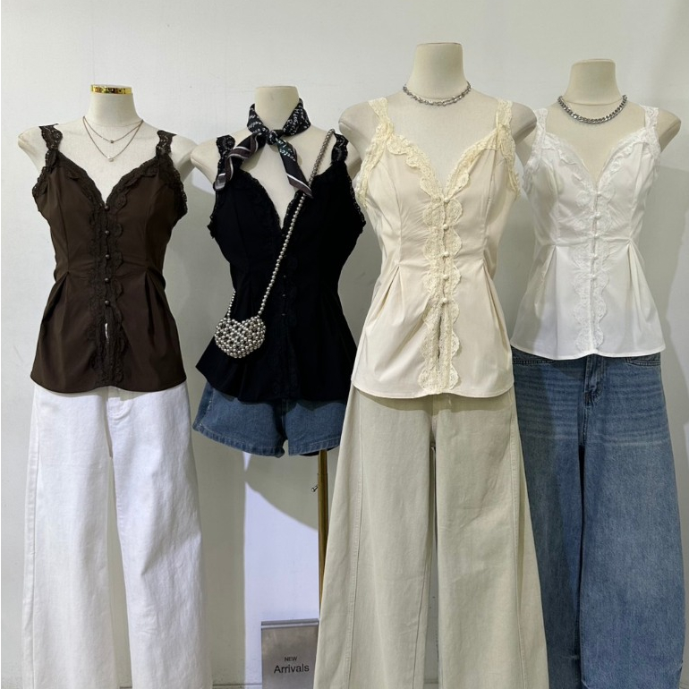 #ป้าย  M1754 | เสื้อสายเดี่ยวแต่งลูกไม้สุดคิวท์ เนื้อผ้านิ่ม เบาสบาย ราคา 260 บาท