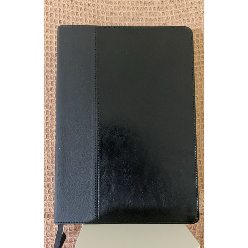 Life Application Study Bible ฉบับ NLT (New Living Translation) โดยสำนักพิมพ์ Tyndale มือสอง