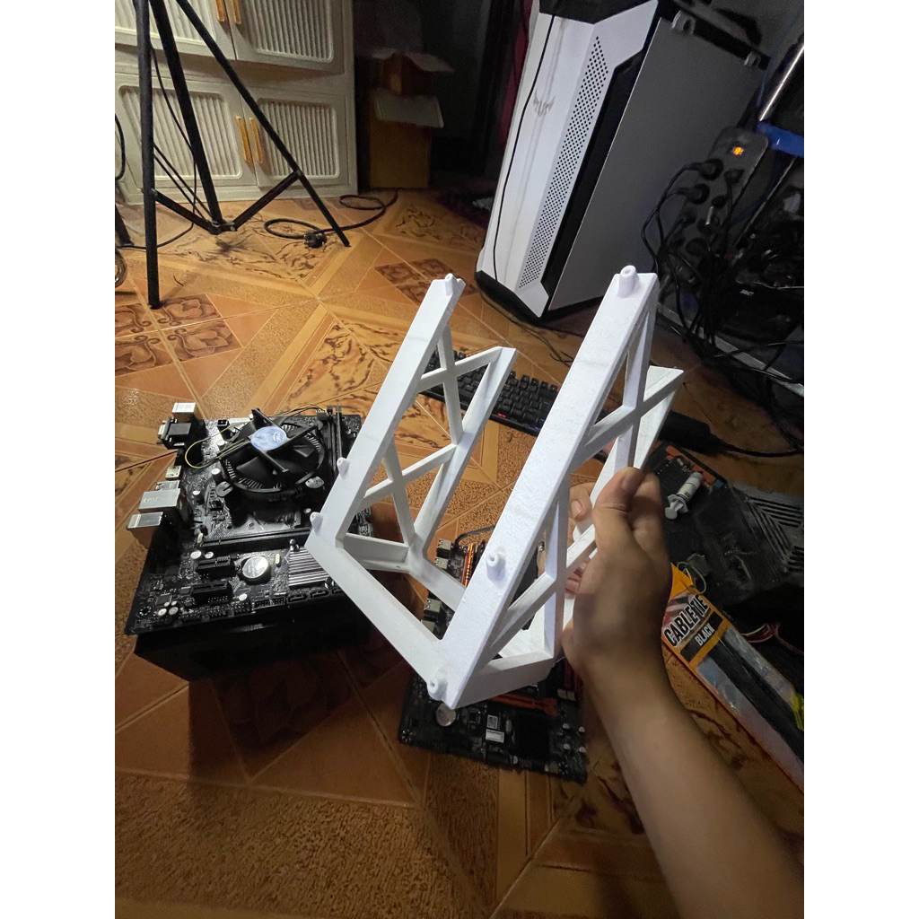 เคส test bench ขนาด micro atx มีน็อตยึดบอร์ดแถม 6 ตัว