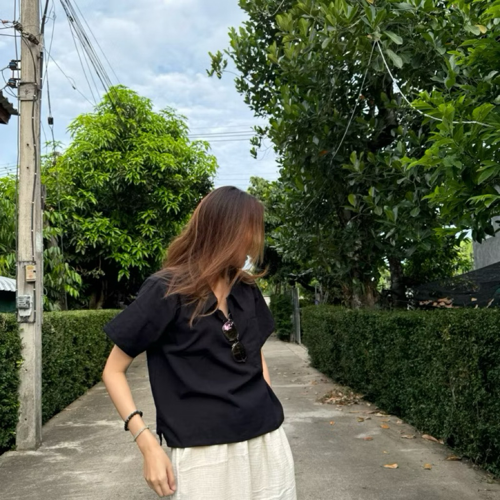 lamoonta เสื้อโปโลผู้หญิง เสื้อคอปก ทรงoversize ผ้านุ่มไม่ต้องรีด  ลุคสาวออฟฟิศ มินิมอล ผ้าฝ้ายเชียงใหม่ เสื้อดำ