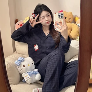 🎀💛 ชุดนอน 2 ชิ้น สีเหลืองลายเฮลโลคิตตี้ ผสานลายจุดสีสัน สไตล์หวานละมุน ประกอบเสื้อแขนยาว+กางเกงขายาว ผ้าคลาวด์คอตต้อนนุ่