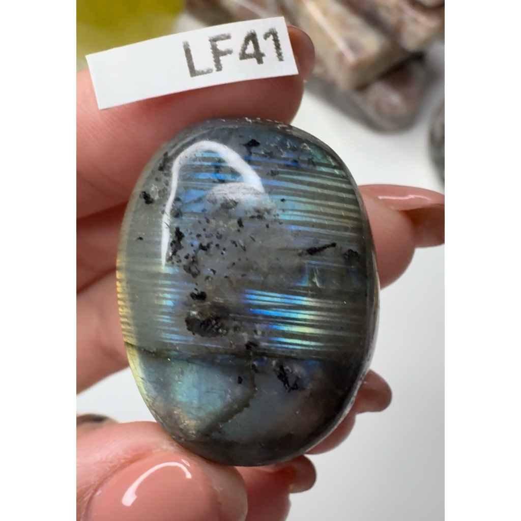 ลาบราดอไรต์ (Labradorite) "หินพ่อมด"หินแห่งการปกป้องคุ้มภัยเสริมพลังจิตใจสร้างความสมดุล(ได้ชิ้นในโพส)