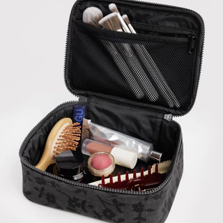 (พร้อมส่ง) BAGGU Small Cosmetic Case กระเป๋าเครื่องสำอาง ขนาดเล็ก พกพาสะดวก น้ำหนักเบา ซิปเปิด–ปิดง่าย จัดของเป็นระเบียบ
