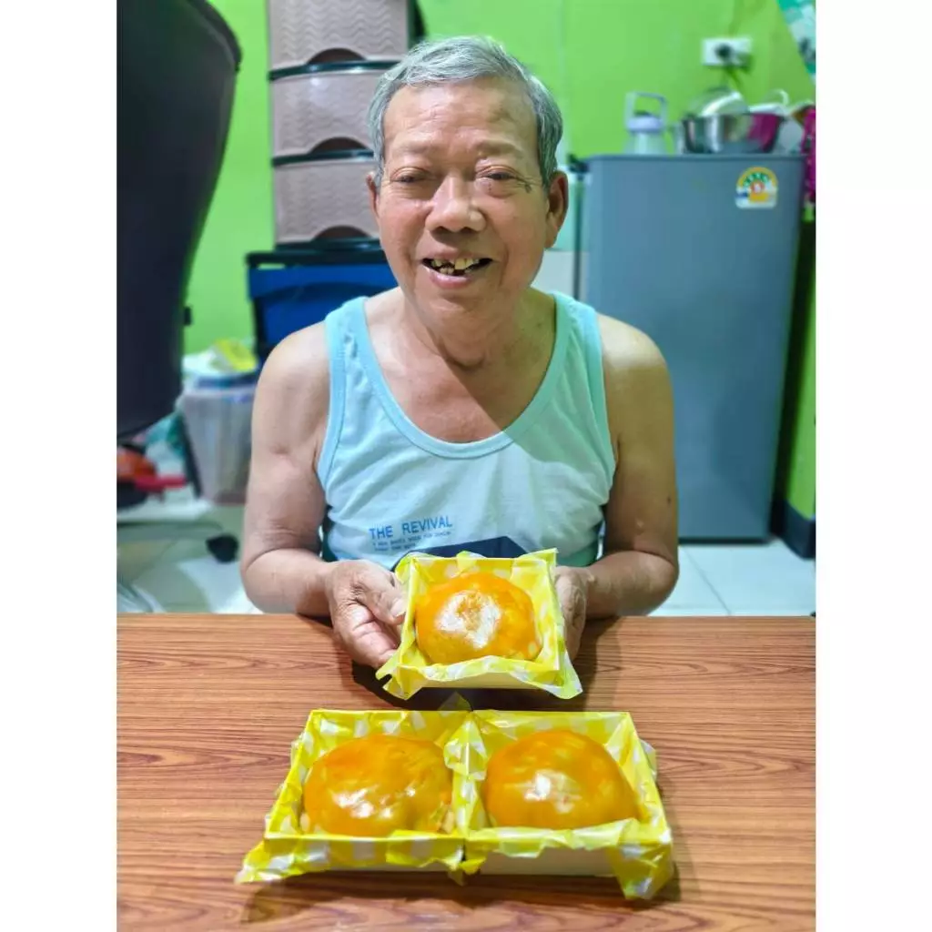 ขนมเปี๊ยะบุญเต็ง ไส้ถั่วทองโมจิ แป้งบางนุ่ม ไส้แน่นเต็มคำ ใส่ใจทุกชิ้น ส่งต่อความอร่อยในทุกคำ