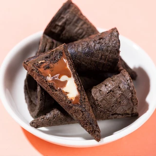 Waffle crispy cone ไอติมกรอบโอริโอ้ โคนวาฟเฟิลกรอบ เวเฟอร์ไอติมกรอบ โอริโอ้ช็อคโกแลต มี 2 รสชาติ ขนาด 68 กรัม