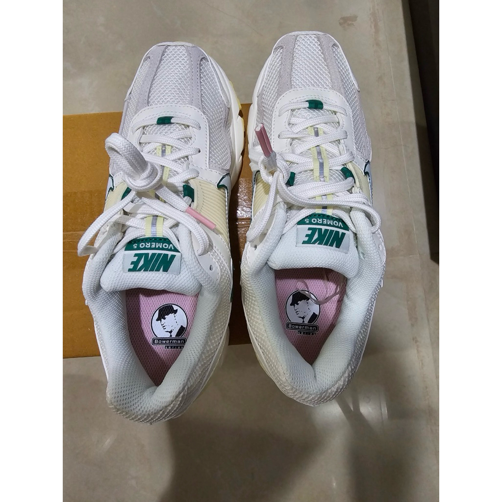 Nike Vomero 5 เบอร์ 8.5 US