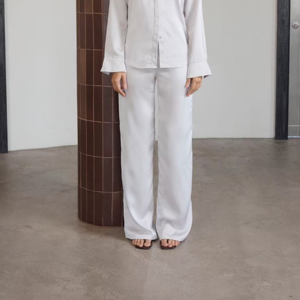Miss Modern - Urban Trousers กางเกงขายาวทรงตรงผ้าซาติน