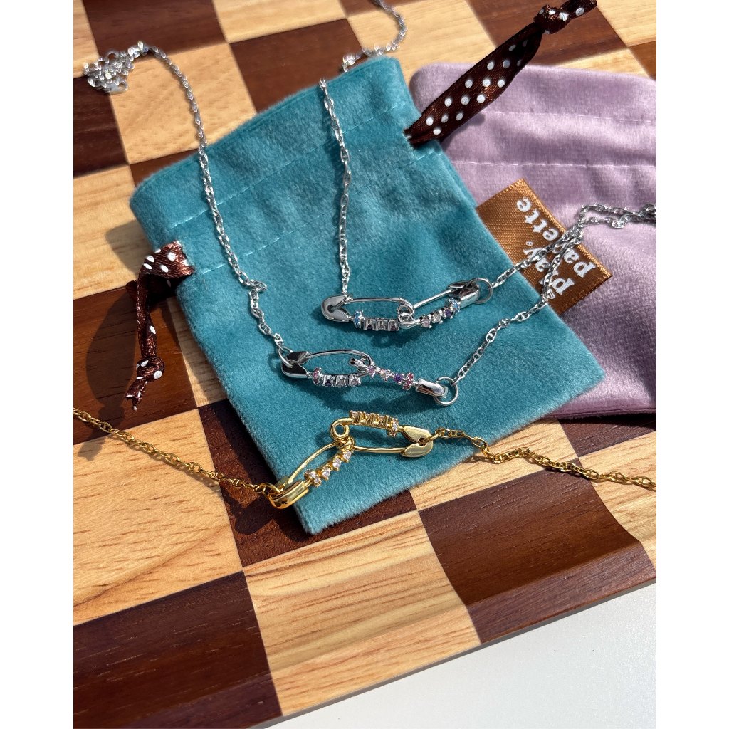 play.palette - Berry glitter pin necklace