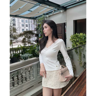 Jolene Top ( โจลีน ) เสื้อแขนยาวคอวีแต่งลูกไม้