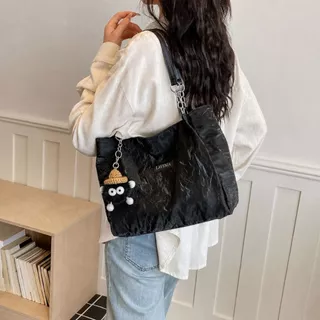 กระเป๋า Totebag ผู้หญิงแฟชั่น กระเป๋าใบใหญ่ PU นุ่ม ใส่ของได้เยอะ สไตล์เกาหลี มาพร้อมพวงกุญแจน่ารัก