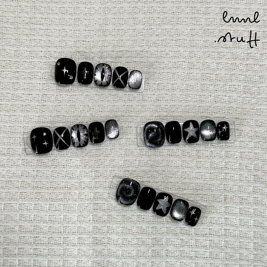 เล็บปลอมพร้อมติด handmade งานลูกแก้ว cat eye โทนสีดำ #1 [เล็บทรงสั้นกลมมน] (เลือกไซส์เล็บได้) *ใช้เวลาทำ 1-2 วันนะคะ *