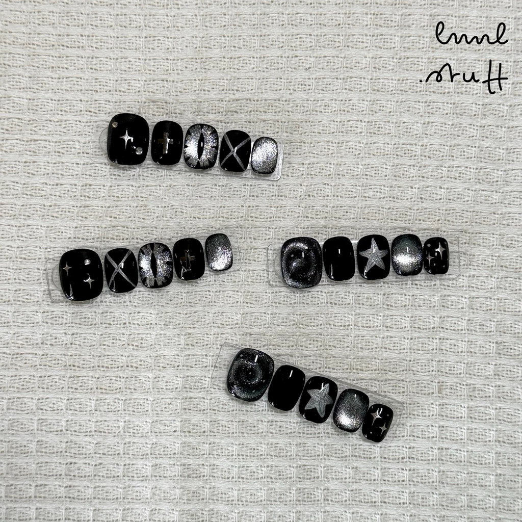เล็บปลอมพร้อมติด handmade งานลูกแก้ว cat eye โทนสีดำ #1 [เล็บทรงสั้นกลมมน] (เลือกไซส์เล็บได้) *ใช้เวลาทำ 1-2 วันนะคะ *