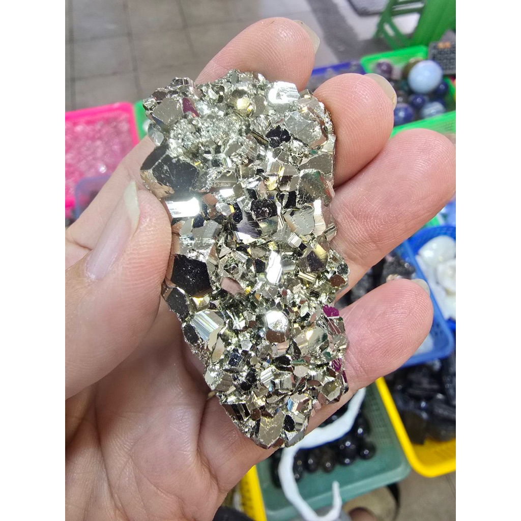 หินไพไรต์ แร่ดึงดูดทรัพย์ แร่ไพไรต์ (Pyrite) การมีสุขภาพและความเป็นอยู่ที่ดี