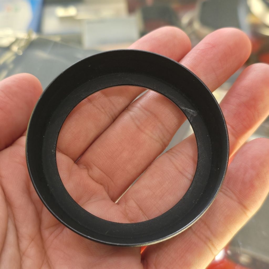 Canon W-50 hood for 35mm f1.5 LTM