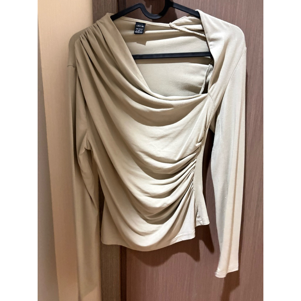 BizChic เสื้อยืดแขนยาวตัวรัดสีเขียวอ่อนคอเต่า