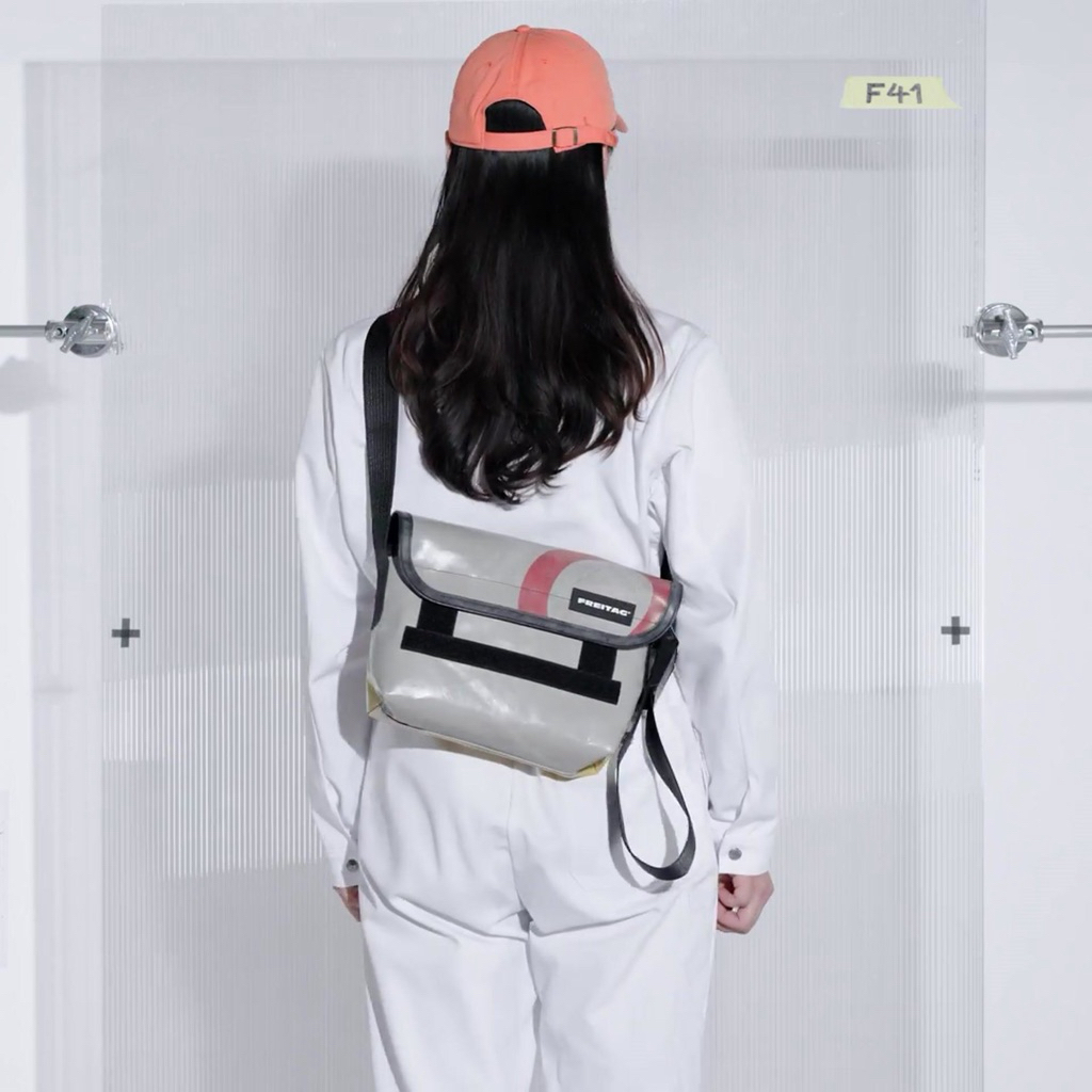 F41Freitag Hawaii five-o messenger.
