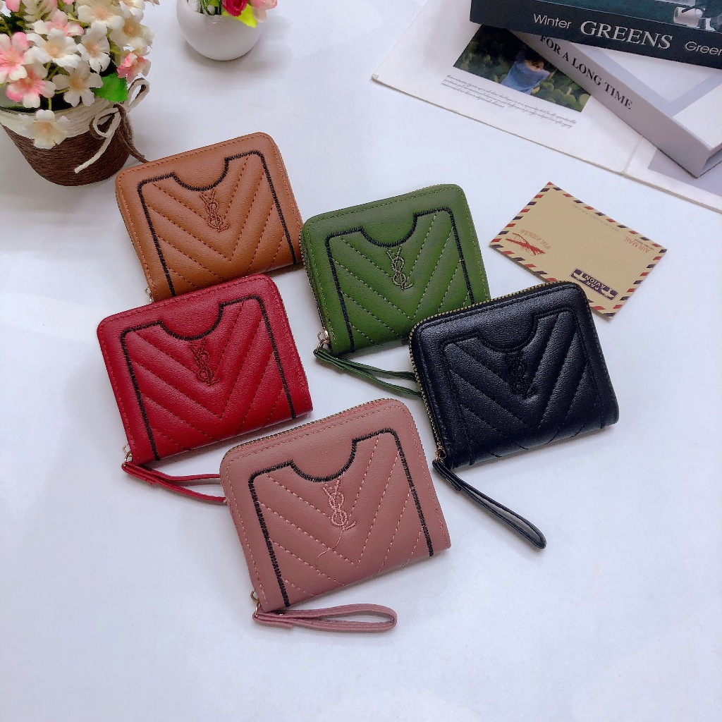 SS103#กระเป๋าสตางค์ใบสั้น 📌มีซิปใบสำหรับใส่เหรียญ 📌มีช่วงใส่บัตรงทั้งหมด4ช่อง 📌วัดสุด:หนังPU รุ่นใหม่！