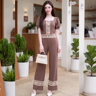 สินค้าพร้อมส่ง ชุดเซต 2 ชิ้น เสื้อแฟชั่นทรงครอปแต่งลูกไม้ + กางเกงเอวสม๊อคปลายขาแต่งลูกไม้ ใส่แมท A8448