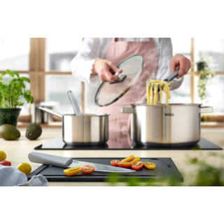 Woll ผลิตในเยอรมัน มีดทำครัว Cooking Knife คมกริบพิเศษ ผลิตจากสแตนเลสเยอรมันคุณภาพสูง ความยาวใบมีด 12 ซม.