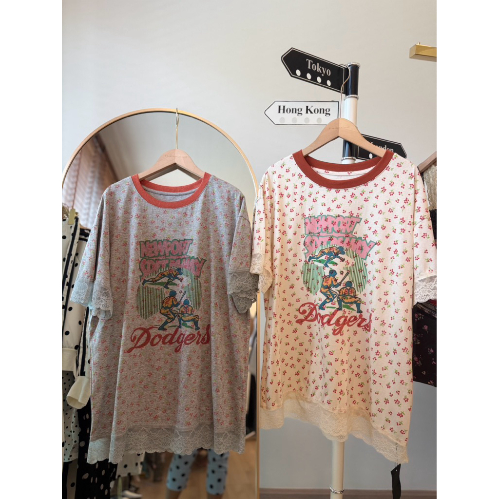 เสื้อลายดอก สกีนลาย กุ้นขอบคอ NeWPORTต่อผ้าลูกไม้