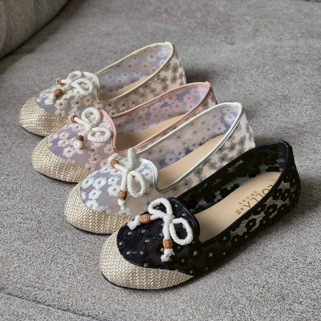OHODOODEE รองเท้าคัทชูทรงสวม (Slip-on Flats) ดีไซน์พิเศษที่นำความหวานของผ้าลูกไม้ปักลายดอกไม้ m572