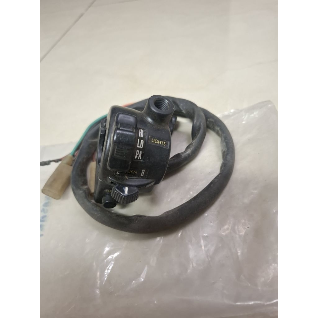สวิทช์แฮนด์ข้างซ้ายใส่ Kawasaki KH100-KH100EL-KH100ES-KH100ES-KH125A ของใหม่งานเก่าเก็บ(ไม่แท้)สวยๆพ