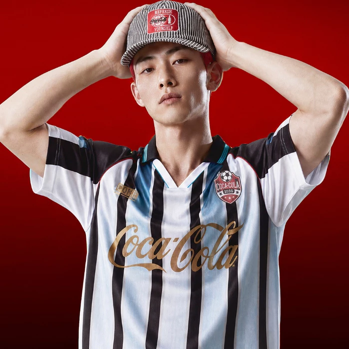 era-won | Coca Cola Jersey Oversized era-won แขนสั้น สำหรับคุณผู้ชาย ลาย Coca Cola สีฟ้า