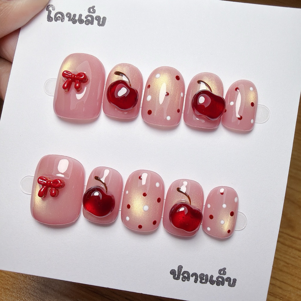 เล็บปลอมลายน่ารัก สีเจลแท้ งานแฮนด์เมด แถมอุปกรณ์ติดฟรี