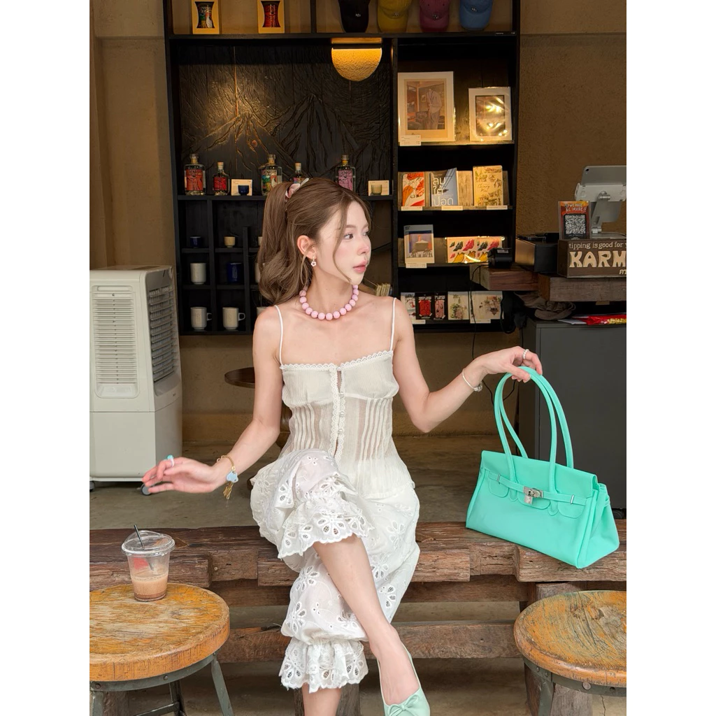 Dewishes 🌺 Bloom Lace Set เซตเสื้อสายเดี่ยว+กางเกงฉลุลูกไม้