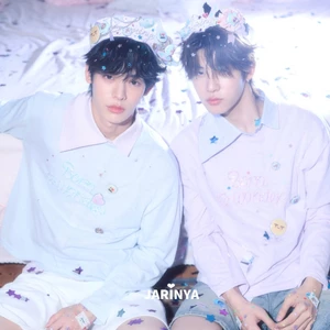 JARINYA (S-L) เสื้อแขนยาวปัก Born to Wander