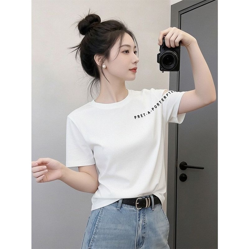 เสื้อยืดแขนสั้นเปิดไหล่ดีไซน์เก๋ระดับพรีเมียมพร้อมลายพิมพ์ตัวอักษร เป็นเสื้อสำหรับฤดูร้อนปี 2026 ที่มาพร้อมดีไซน์โดดเด่น