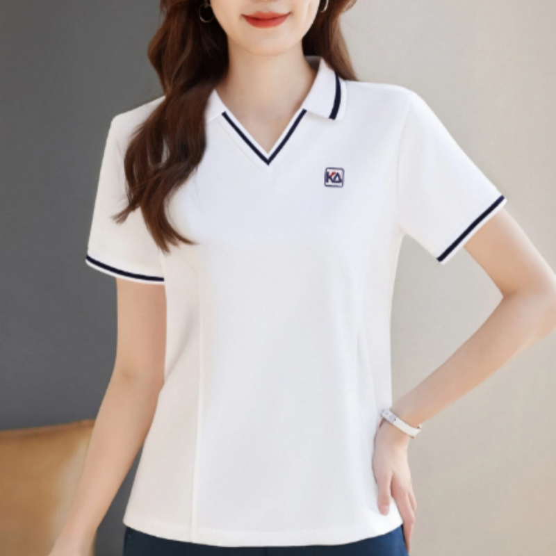 เสื้อยืดแขนสั้นผู้หญิง คอลเลกชันใหม่รับซัมเมอร์ 2026 ดีไซน์แต่งแถบสี (Color-Block) ปกเสื้อทรงโปโล ให้ลุคลำลองที่มีสไตล์