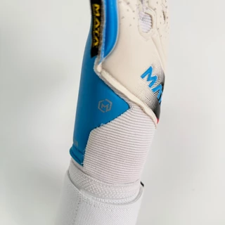 ถุงมือผู้รักษาประตู MATASPORT รุ่นท็อป Touch M Pro สีขาว-ฟ้า
