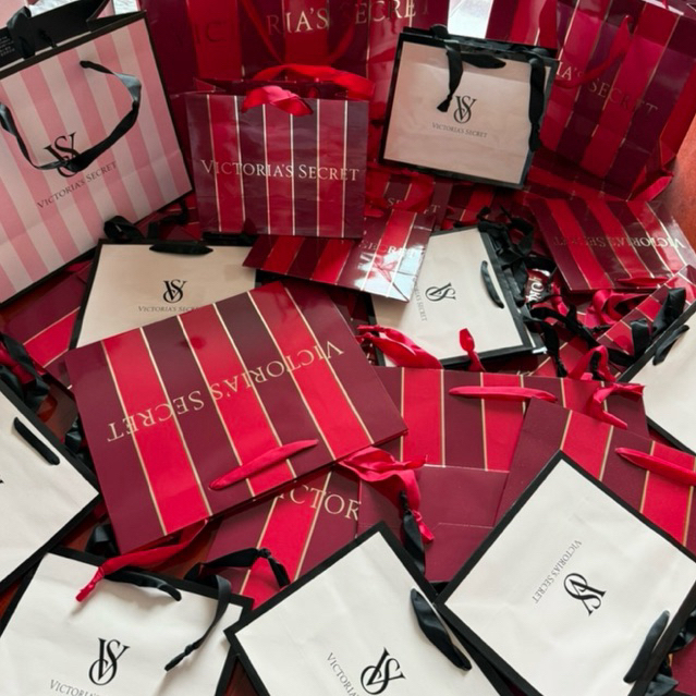 พร้อมส่ง 💝🎀✨ ถุง Victoria’s Secret (small/medium)