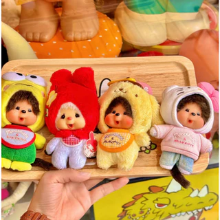 🇯🇵 นำเข้าจากญี่ปุ่น 💖 Monchhichi x Hello Kitty พวงกุญแจตุ๊กตา เสื้อฮู้ดสีชมพู ขนนุ่ม ห้อยกระเป๋าได้