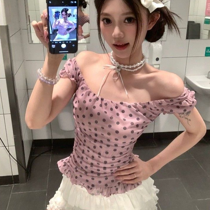 Veewink เสื้อยืดแขนสั้นลายจุดวินเทจ แขนพอง ระบายจับเดรปเก็บเอว หวาน ใส่แล้วเรียว