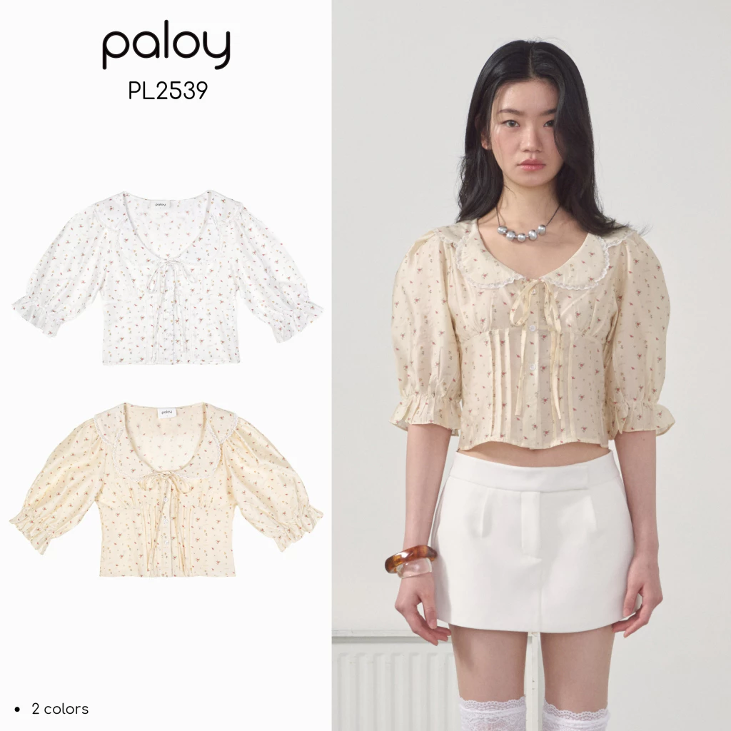 Paloy - PL2539 Posy Top เสื้อแขนตุ๊กตาพิมพ์ลายดอกไม้ Paloy ดีเทลคอปกลูกไม้