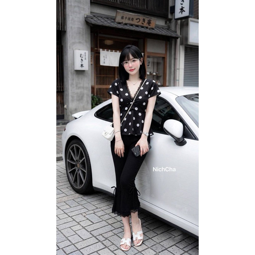 #Nicha Set 2 ชิ้น เสื้อผ้าร่องพิมลายจุดคอวีแต่งลูกไม้ระบาย กางเกงขากระดิ่งโบว์ข้างขา