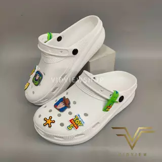 VIDVIEW มีส่งด่วน รองเท้าหัวโต Opta 001 เบอร์ 36-42 แบบสวม พร้อม Jibbitz ทอยสตอรี่ ลิขสิทธิ์แท้