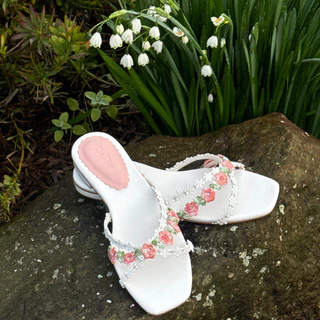 La Reis FLORIE sandals (แตะสวมคาดสายดอกไม้) หน้าเท้ากว้าง +1 ไซส์ สีชมพู,ฟ้า,แดง หน้าเท้ากว้าง +1 ไซส์