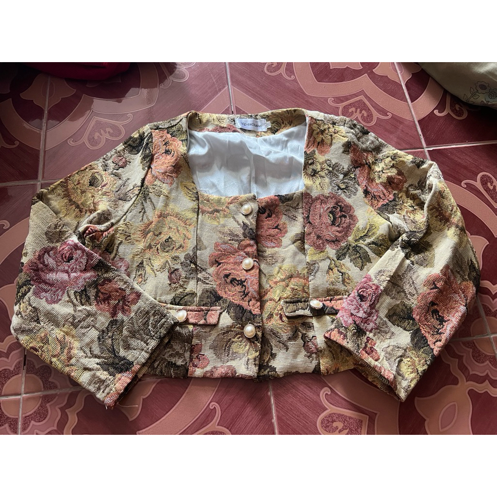 เสื้อครอปผ้าทอ ป้าย vip exclusive อก 36-38
