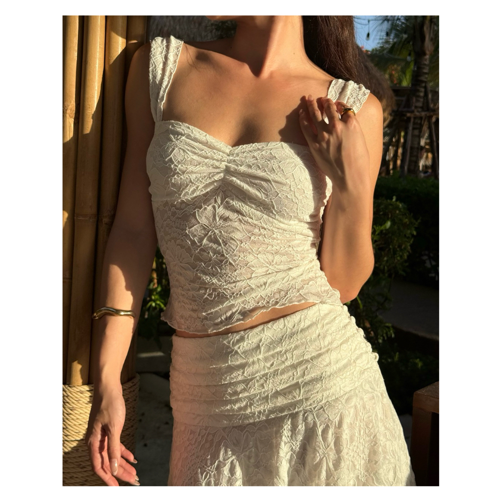 Lahv The Label - Noa Lace Top เสื้อสายเดี่ยวลูกไม้