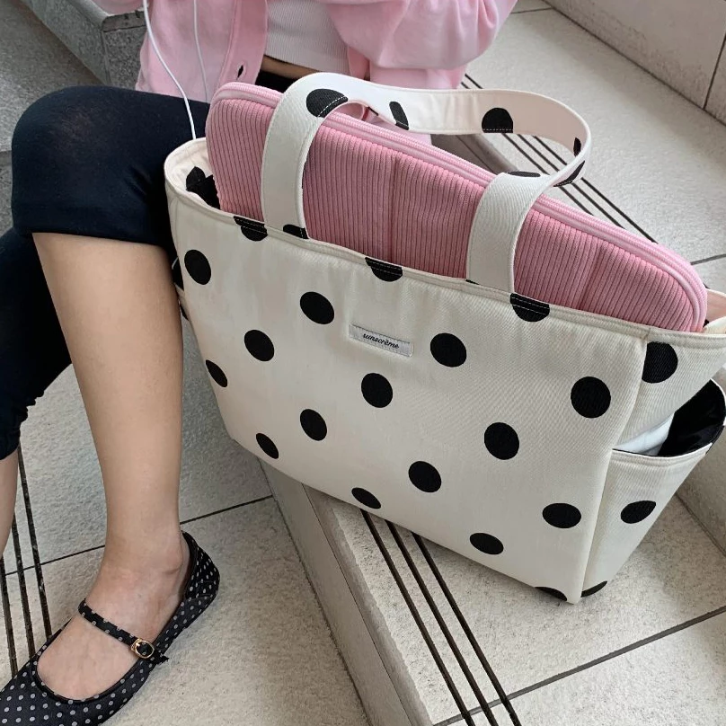 SUNSCRÈME - CARRYALL DOT BAG (กระเป๋ารุ่น CARRYALL ลายจุด)