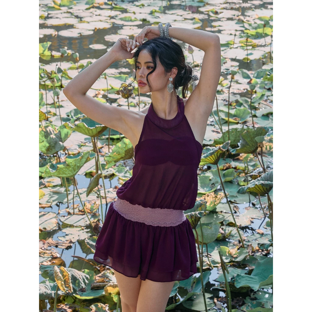 Baddieboo - Bua Dress เดรสสั้นคล้องคอผ้าชีฟอง ดีเทลเปิดหลัง ตกแต่งด้วยลูกไม้ที่ขอบเอว