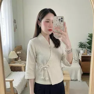 เสื้อผ้าฝ้ายด๊อบบี้ เสื้อทรงป้ายเจ้านาง ผูกโบว์ดอกกุหลาบ เนื้อนุ่มใส่สบาย ตัวผ้าทอลายนูนมีเอกลักษณ์