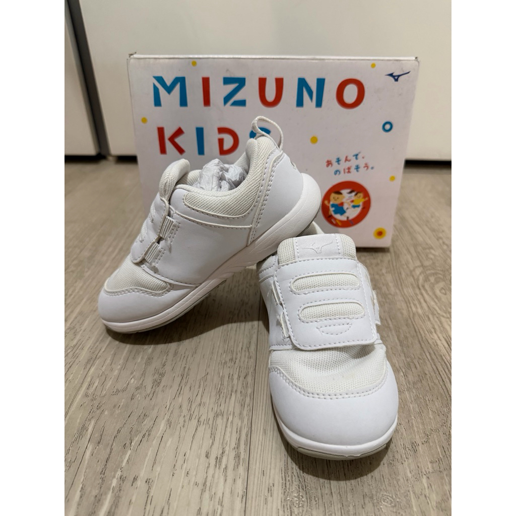 (มือสอง) รองเท้าผ้าใบเด็ก Mizuno สีขาว/รองเท้าพละ size uk11/17cm
